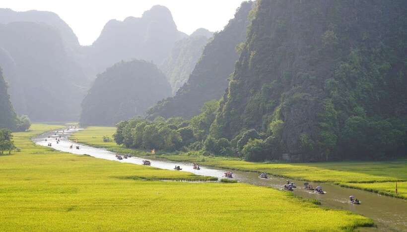 Hanoi: Ninh Binh, Tam Coc, Mua Cave & Hoa Lu with cycling - The Hanoi pickup and long road to Ninh Binh