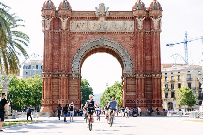 Highlights & Hidden Spots of Barcelona Bike Tour w/ Local Guide - What the guides add to the ride
