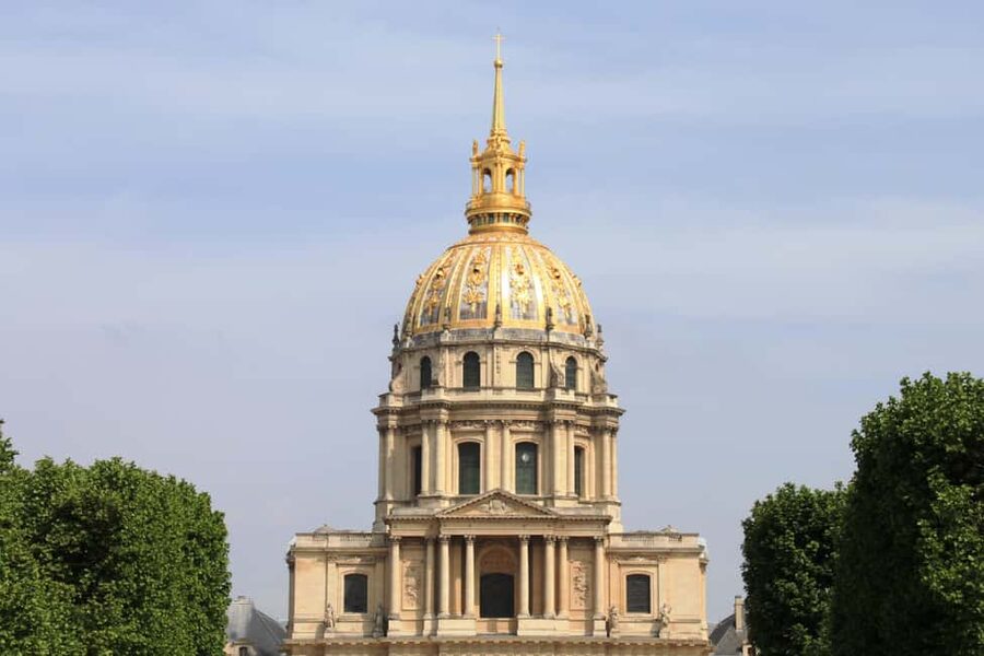 Highlights of Paris Bike Tour in English or Dutch - Guides, group size, and the feel of the ride
