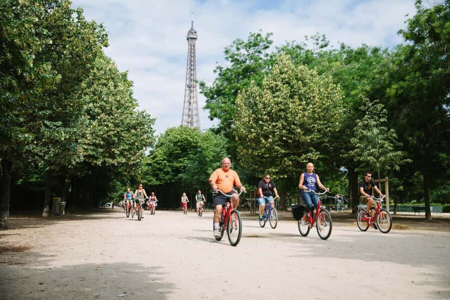 Highlights of Paris Bike Tour in English or Dutch - Why a bicycle works so well in Paris