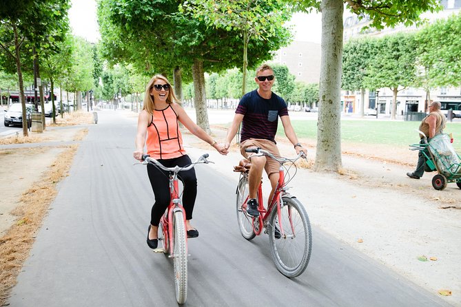 Highlights of Paris Bike Tour w/ a Local Guide (English or Dutch) - What the guides add to the ride