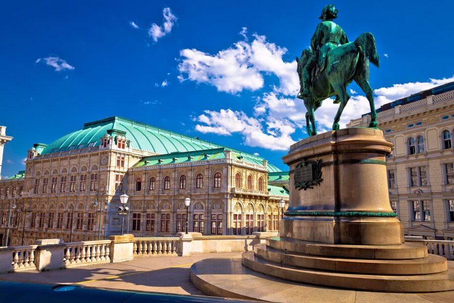 Highlights of Vienna: Private Bike Tour with Licensed Guide - What the four-hour route adds