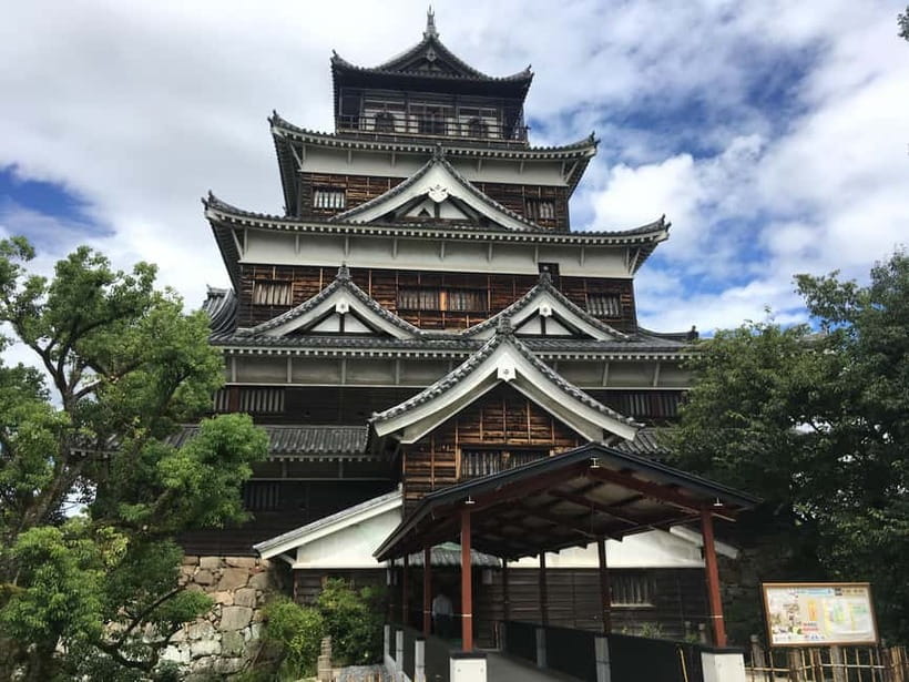Hiroshima: City and Miyajima Bike and Boat Tour - Why the city-to-island format works