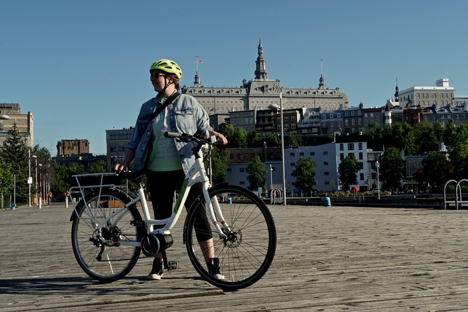 Historical Lower Town & Neighborhoods Bike Tour - A 20-minute stop at Le Grand Marché de Québec