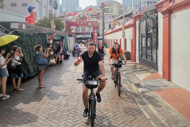 Historical Singapore Bike Tour on Full-Sized Bicycles - Chinatown and the included coffee break