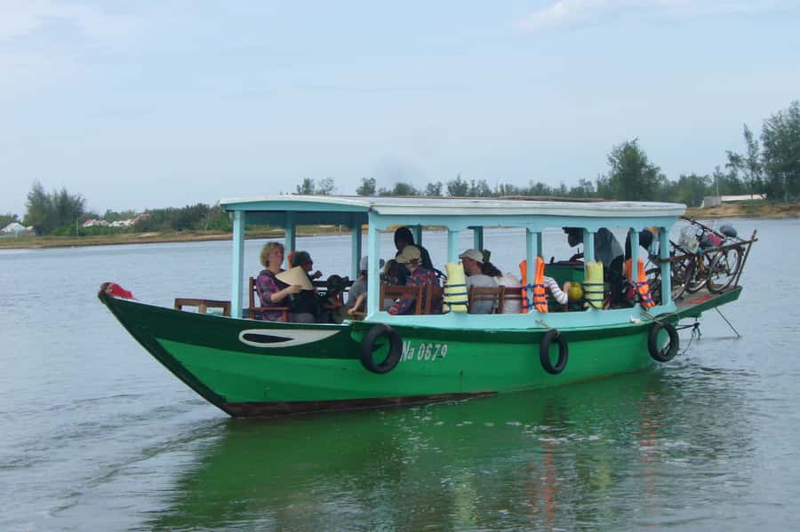 Hoi An Countryside: Guided Morning or Afternoon Bicycle Tour - A traditional home, family temple, and rural life