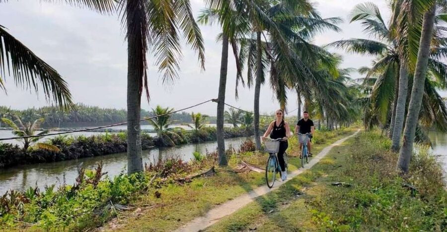 Hoi An: Private Villages Biking Tour with Meal - Key points at a glance