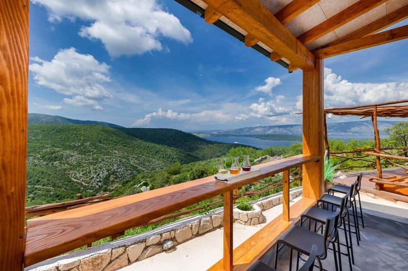 Hvar Island E-Bike Tour with Wine Tasting and Starters - Who should book this half-day outing?