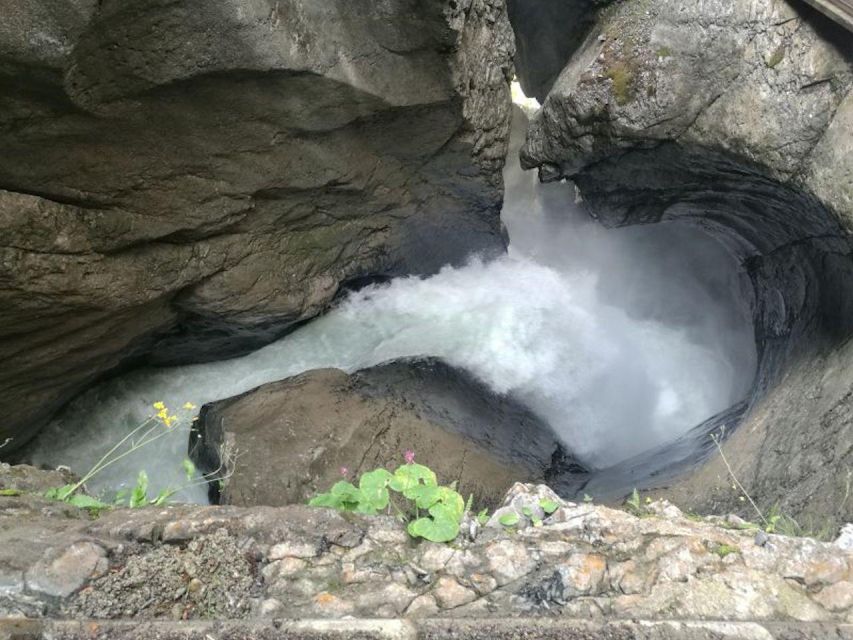 Interlaken: 72 Waterfalls Valley & Lauterbrunnen E-Bike Tour - Meeting Flying Wheels in central Interlaken