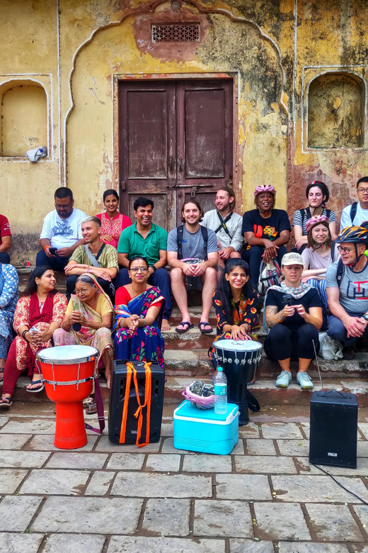 Jaipur: 3-Hour Morning Bike Tour of Jaipur Old City - Chai with a three-generation tea family
