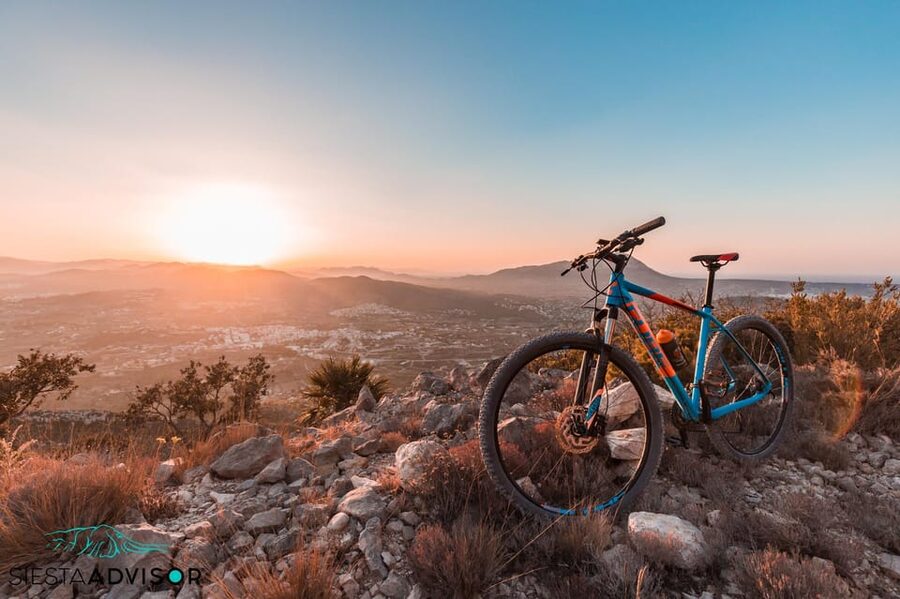 Jávea: Electric Bike Adventure to Local Coastal Treasures - Cala Blanca: the ride gets underway