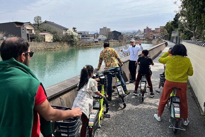 Kanazawa Half Day E-bike Tour - Kanazawa Castle and the quiet Gyokusen-an pause