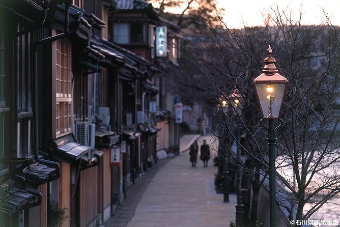 Kanazawa Half Day E-bike Tour - What the guides add to the ride