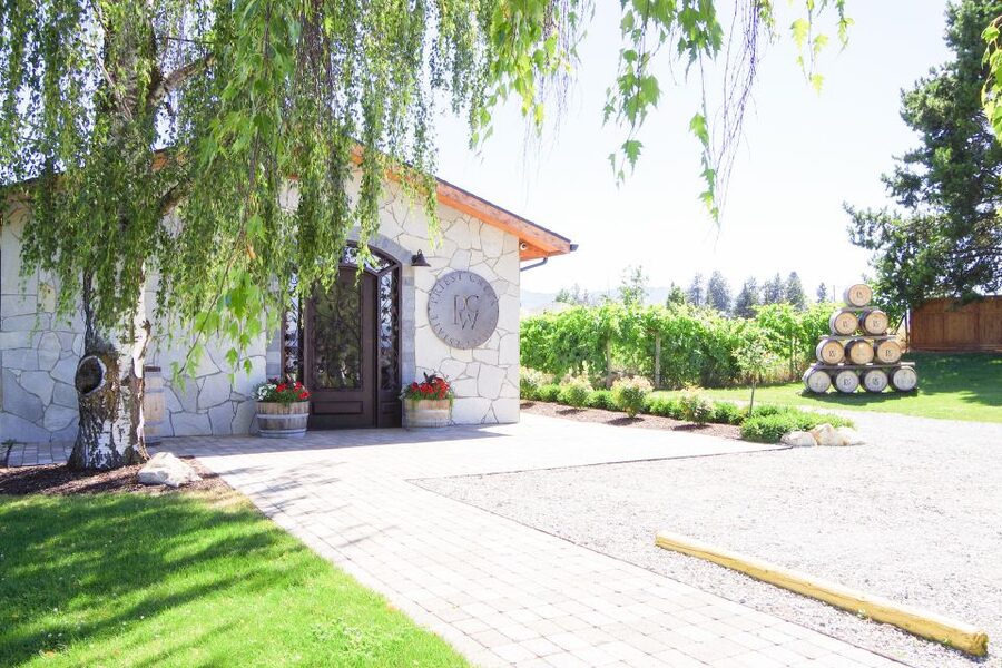 Kelowna: E-Bike Guided Wine Tour with Lunch & Tastings - Who should book this Kelowna outing