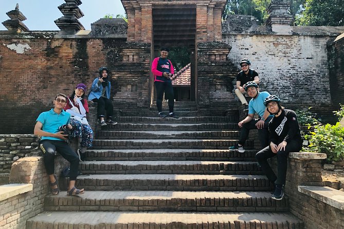 Kotagede Royal Route - Cycling Tour - Riding through old streets, temples, and local neighborhoods