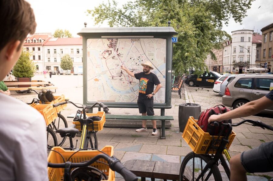 Krakow: Bike Tour of Old Town, Jewish Quarter and the Ghetto - How the guides shape the experience