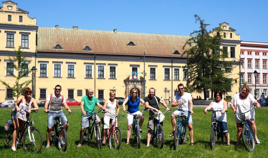 Krakow: Highlights of Krakow Bike Tour - Small Group - Wawel Castle and the Vistula side of Krakow
