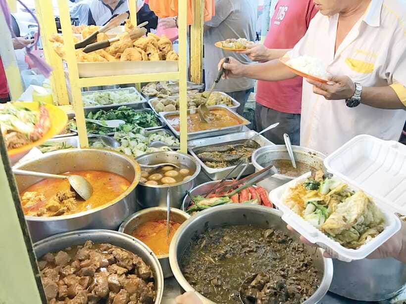 Kuala Lumpur: Evening Food Tour by Bike - What the $76 price includes