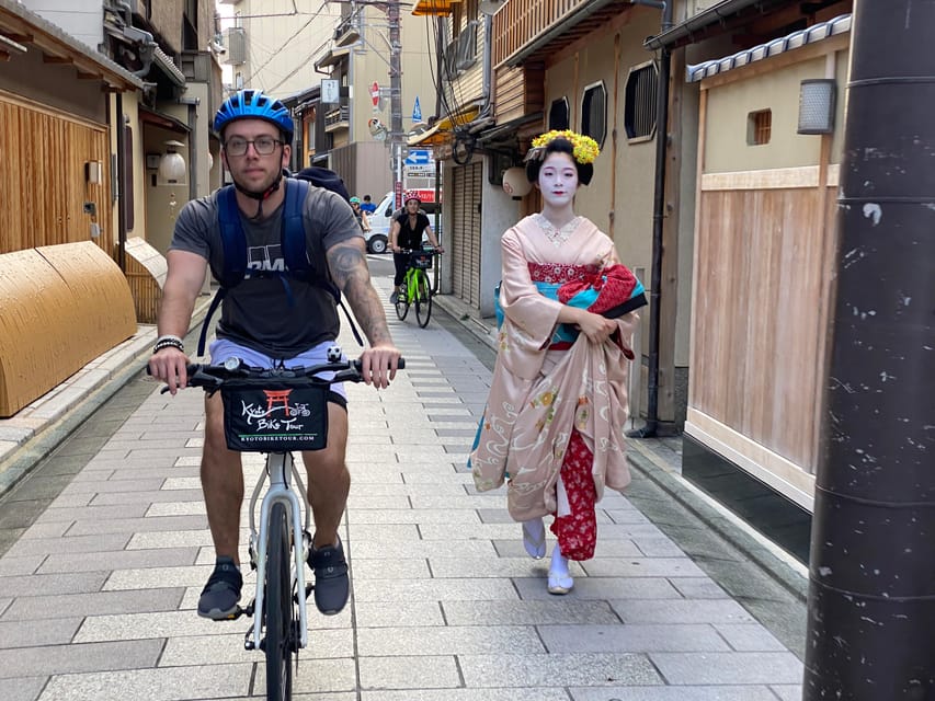 Kyoto: Full-Day City Highlights Bike Tour with Light Lunch - Starting in Saga-Arashiyama and entering the bamboo grove