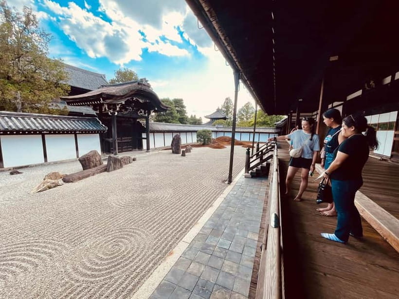 Kyoto: Fushimi Inari Shrine and Tofukuji Temple E-Bike Tour - The return ride along Kyoto’s waterways