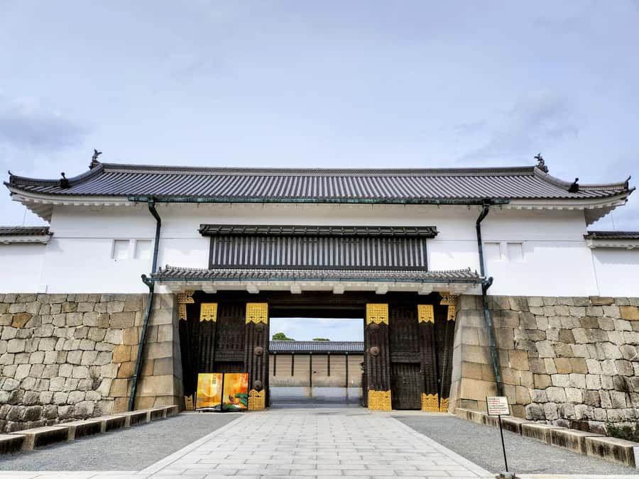 Kyoto: Tailored E-Bike Tour to Highlights & Hidden Gems - What the guides add to the day