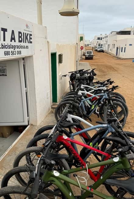 La Graciosa: Rent your ELECTRIC BIKE and explore the island at your own pace. - Key points for your La Graciosa bike day