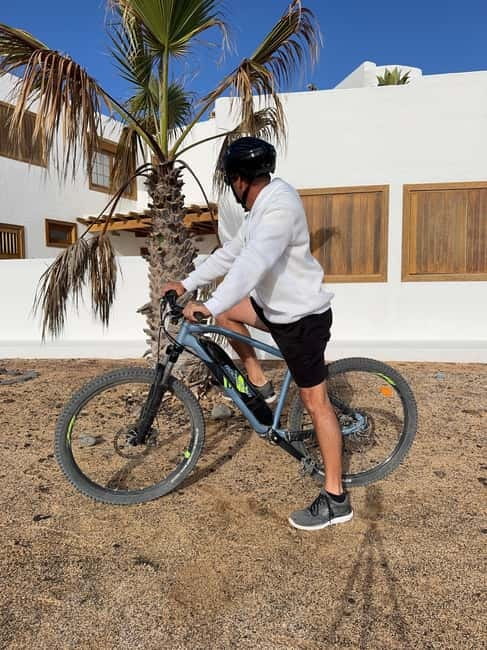La Graciosa: Rent your ELECTRIC BIKE and explore the island at your own pace. - Family suitability and physical demands