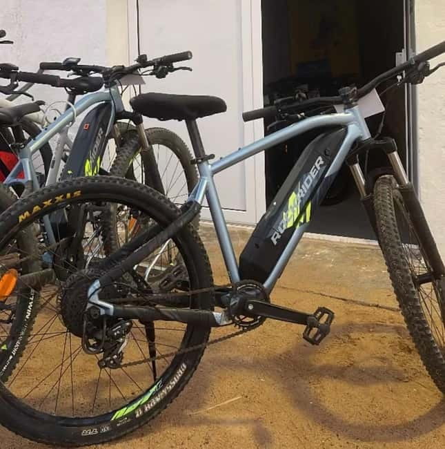La Graciosa: Rent your ELECTRIC BIKE and explore the island at your own pace. - Starting from the port and preparing for the road