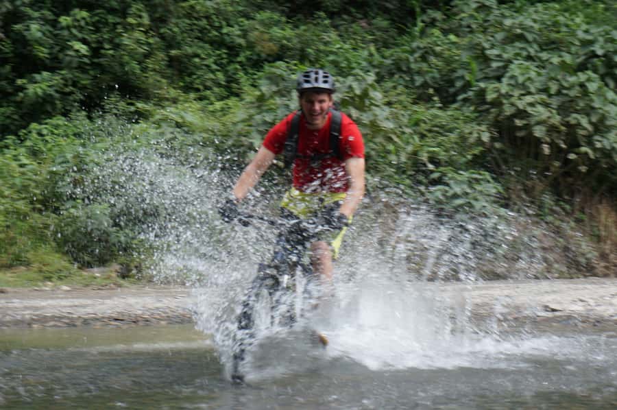 La Paz: Mountain Bike Down the World's Most Dangerous Road - The paved descent gives you time to settle in
