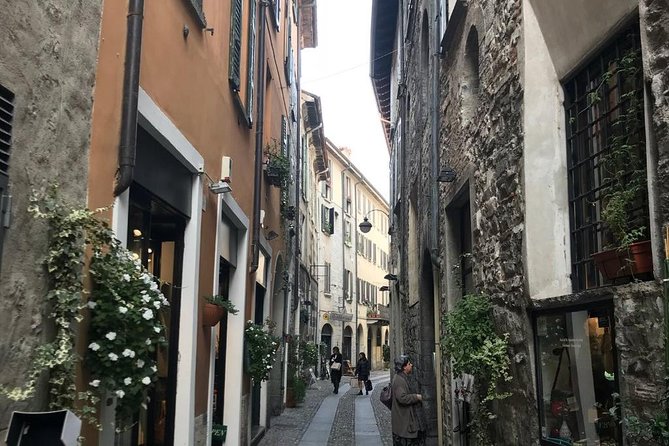 Lake Como: eBike City Tour Guided by an iPad and a Tour Leader - Cernobbio and Villa Olmo by the lake