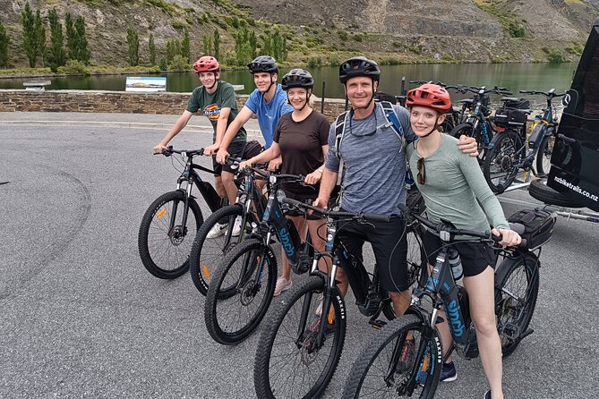 Lake Dunstan Cycleway Bike Rental With Return Luxury Shuttle - Where to stop: Carrick Winery and Burger & Coffee Afloat