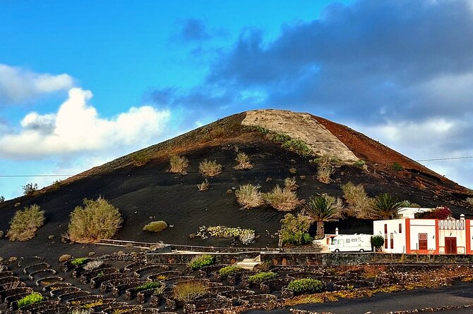 Lanzarote E-Bike Tour: Volcano Craters & Scenic Vineyards - Why the guide matters so much