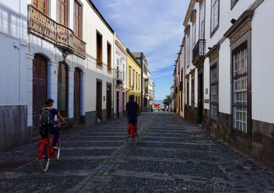 Las Palmas de Gran Canaria: Guided City Tour by Bike - The market and a taste of Agaete coffee