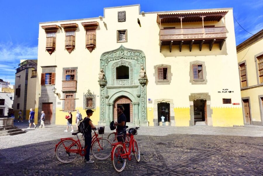 Las Palmas de Gran Canaria: Guided City Tour by Bike - Las Canteras Beach and Plaza de España