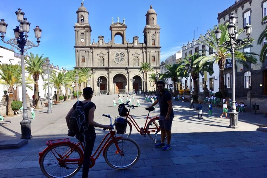 Las Palmas de Gran Canaria: Guided City Tour by Bike - What the guides do well