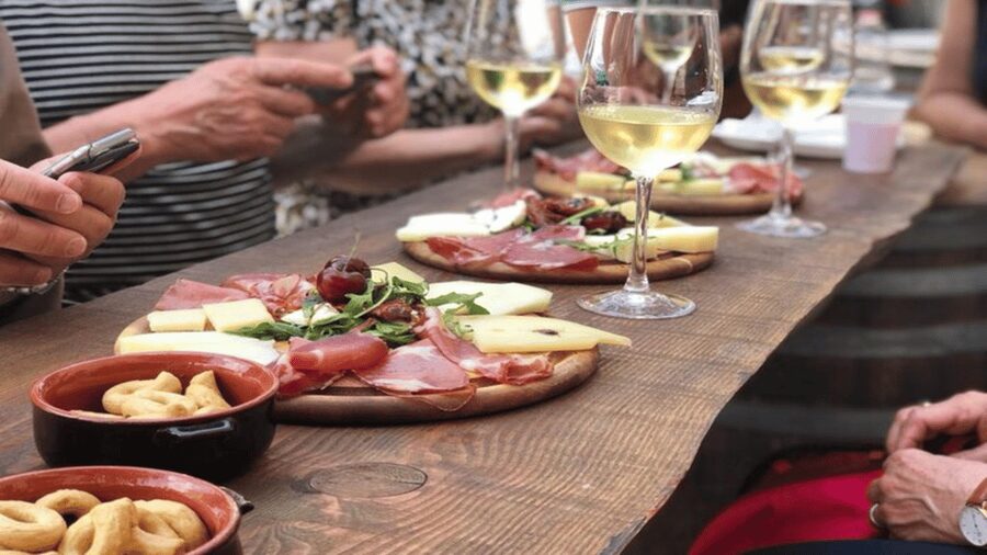 Lecce: Guided Tour & Wine Tasting by Bike - Why a bicycle works so well in Lecce