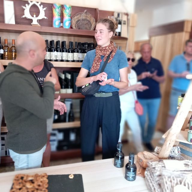 Lecce: Guided Tour & Wine Tasting by Bike - Piazza Sant’Oronzo and a Roman amphitheater in the center