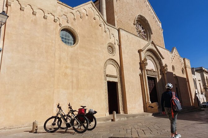 Lecce to Galatina E-Bike: Olive Mill & Wine Tasting + Taxi back - Thirty minutes to explore Galatina
