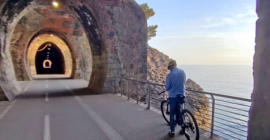 Levanto: Guided E-Bike Tour in Framura with Wine & Focaccia - Climbing through the hills toward Framura