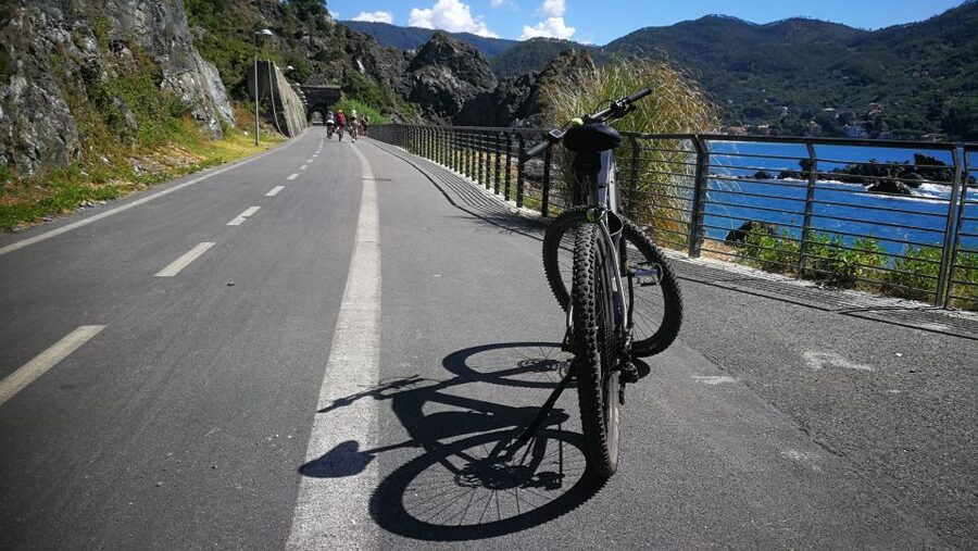 Levanto: Guided E-Bike Tour in Framura with Wine & Focaccia - Returning to Levanto by tunnel and coast