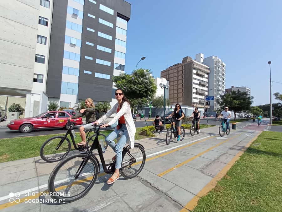 Lima Bike Tour: La Costa Verde & Jesus Statue in Chorrillos - Barranco’s old streets, murals, and Bridge of Sighs