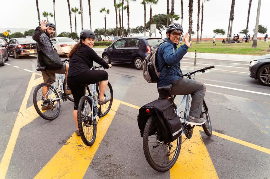 Lima: City biking - Huaca Pucllana, ancient Lima in the middle of Miraflores
