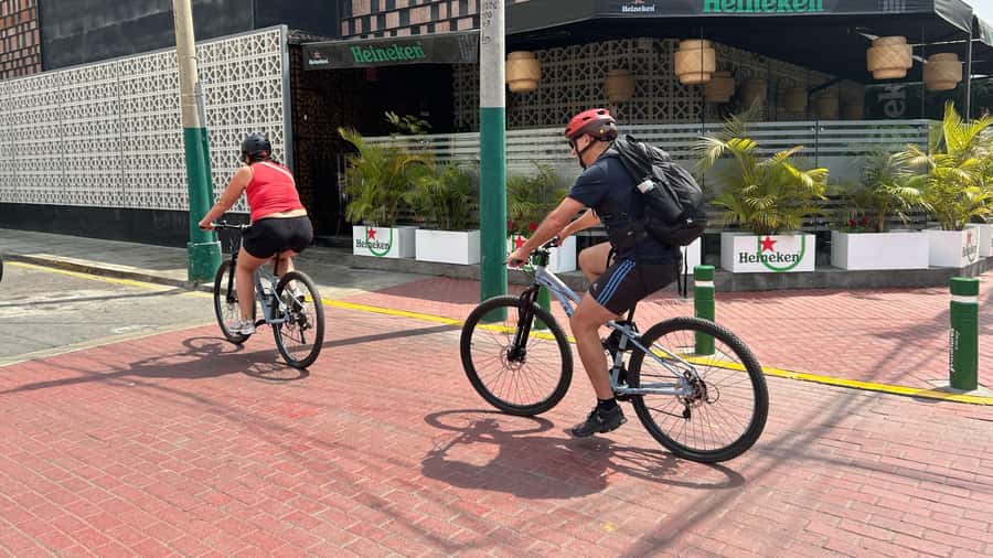 Lima: Sightseeing Bike Tour with Food and Drink Tastings - Miraflores brings the oceanfront views