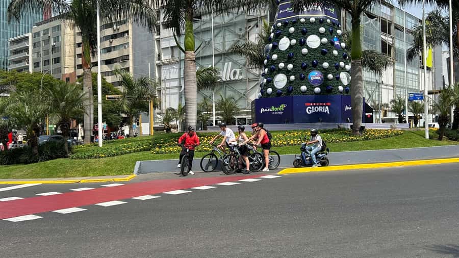 Lima: Sightseeing Bike Tour with Food and Drink Tastings - Maraparte finishes with ceviche
