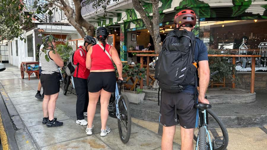 Lima: Sightseeing Bike Tour with Food and Drink Tastings - What the $65 price includes