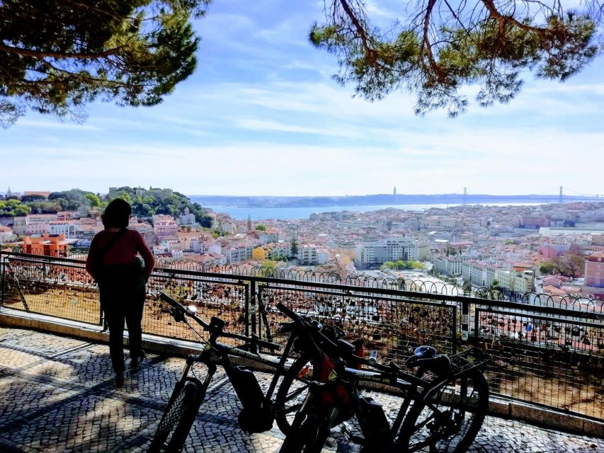 Lisbon: 7 Hills Panoramic Guided Tour by E-Bike - São Pedro de Alcântara and the first panoramic look