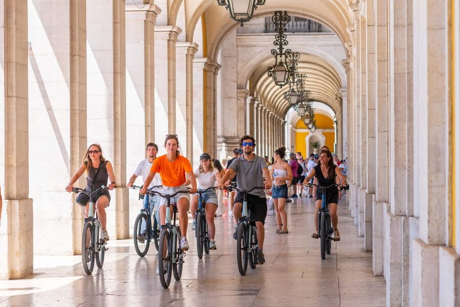 Lisbon Bike Tour: Langs de rivier van Belém naar Lissabon - Meeting in Belém beside the river
