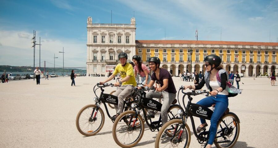 Lisbon: Hills, Alfama, and Mouraria Tour by Electric Bike - Why an electric bike makes sense in Lisbon