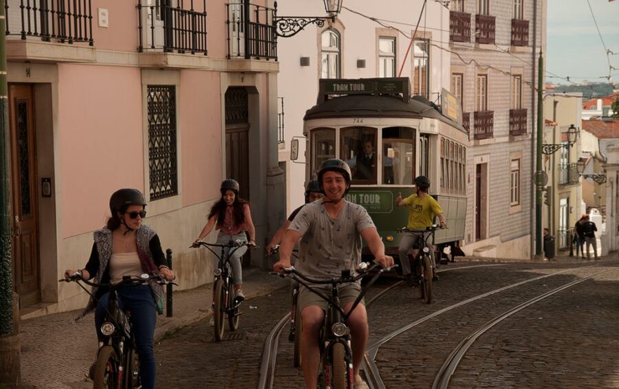 Lisbon: Hills, Alfama, and Mouraria Tour by Electric Bike - Thirty minutes in Alfama