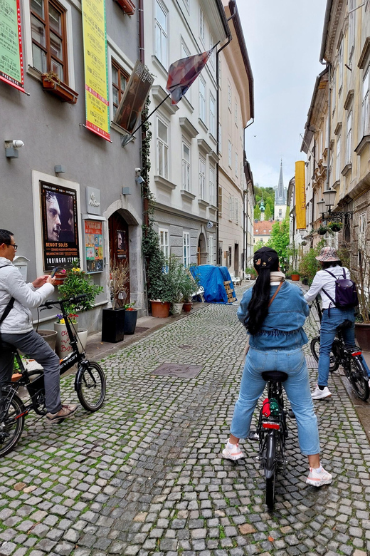 Ljubljana by E-Bike: Guided City Highlights Tour - Stories, humor, and the guide’s role
